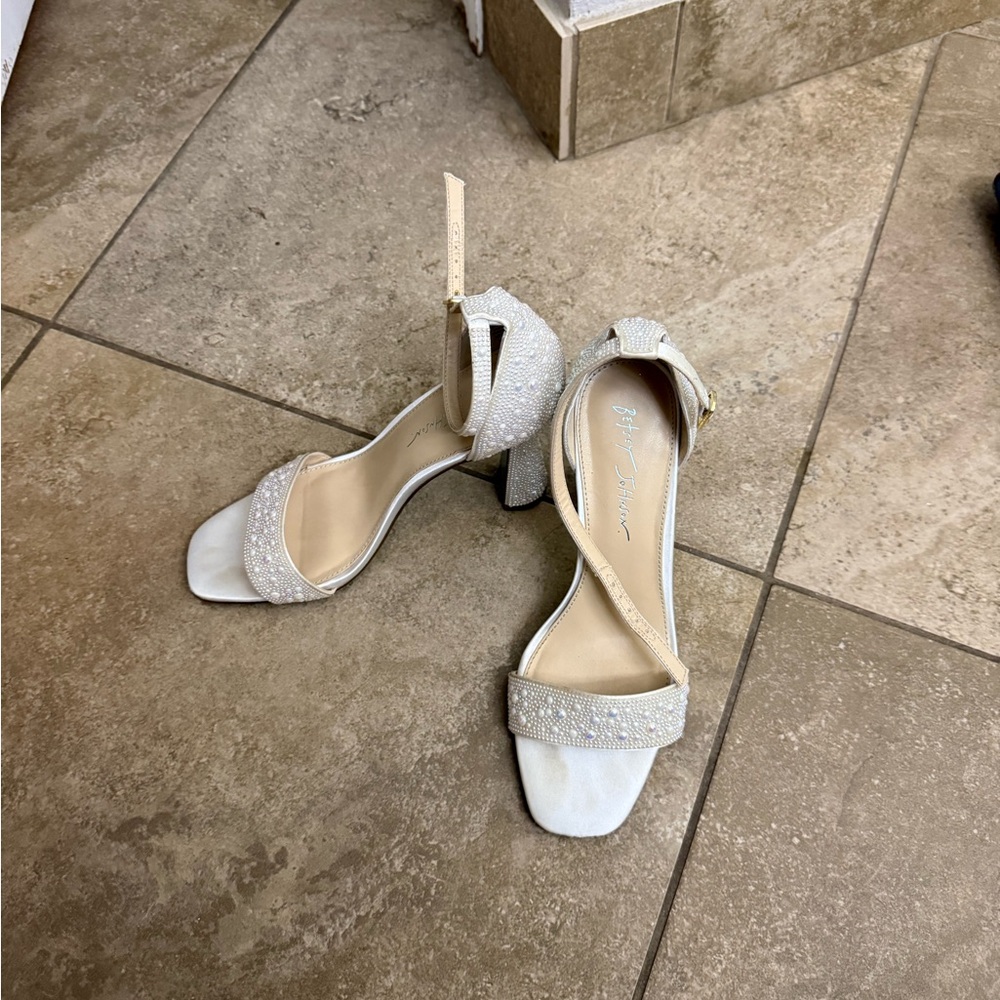 Betsey Johnson Pearl Heels - Picture 2 of 5